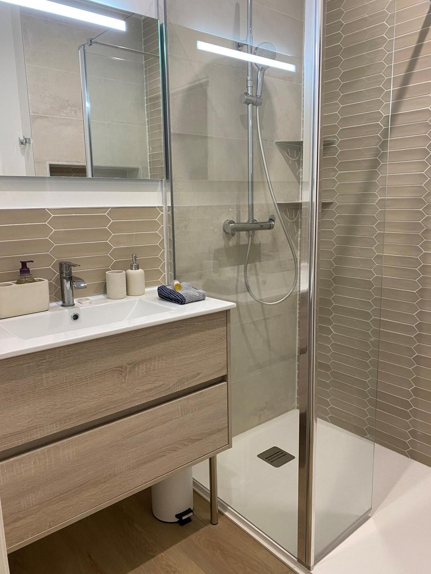 Luxe & Confort, Spacieux, Neuf, Clim Et Central Sète Extérieur photo